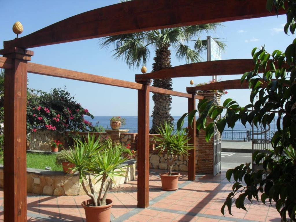Hotel Solemar SantʼAlessio Siculo Exterior foto