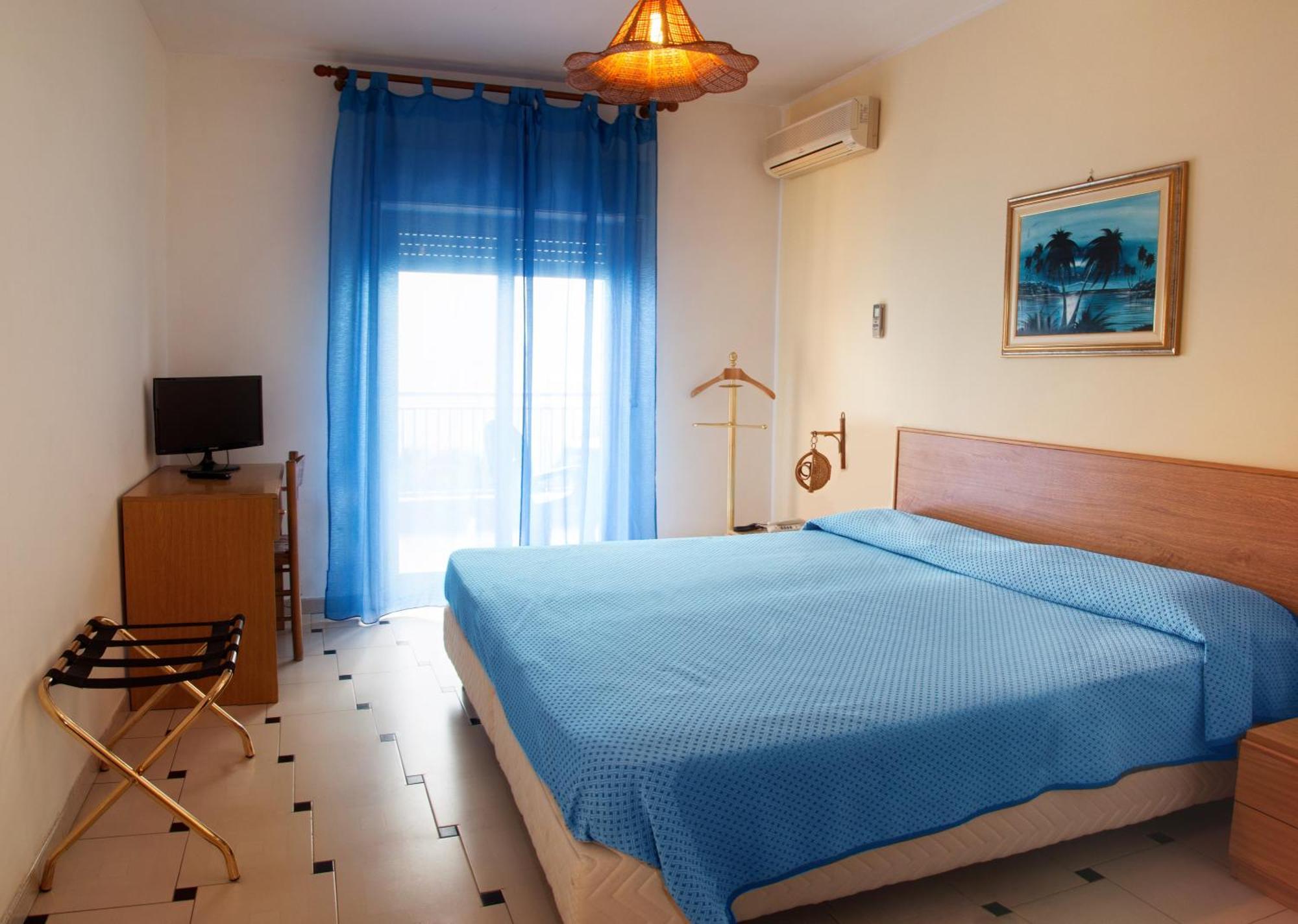 Hotel Solemar SantʼAlessio Siculo Exterior foto