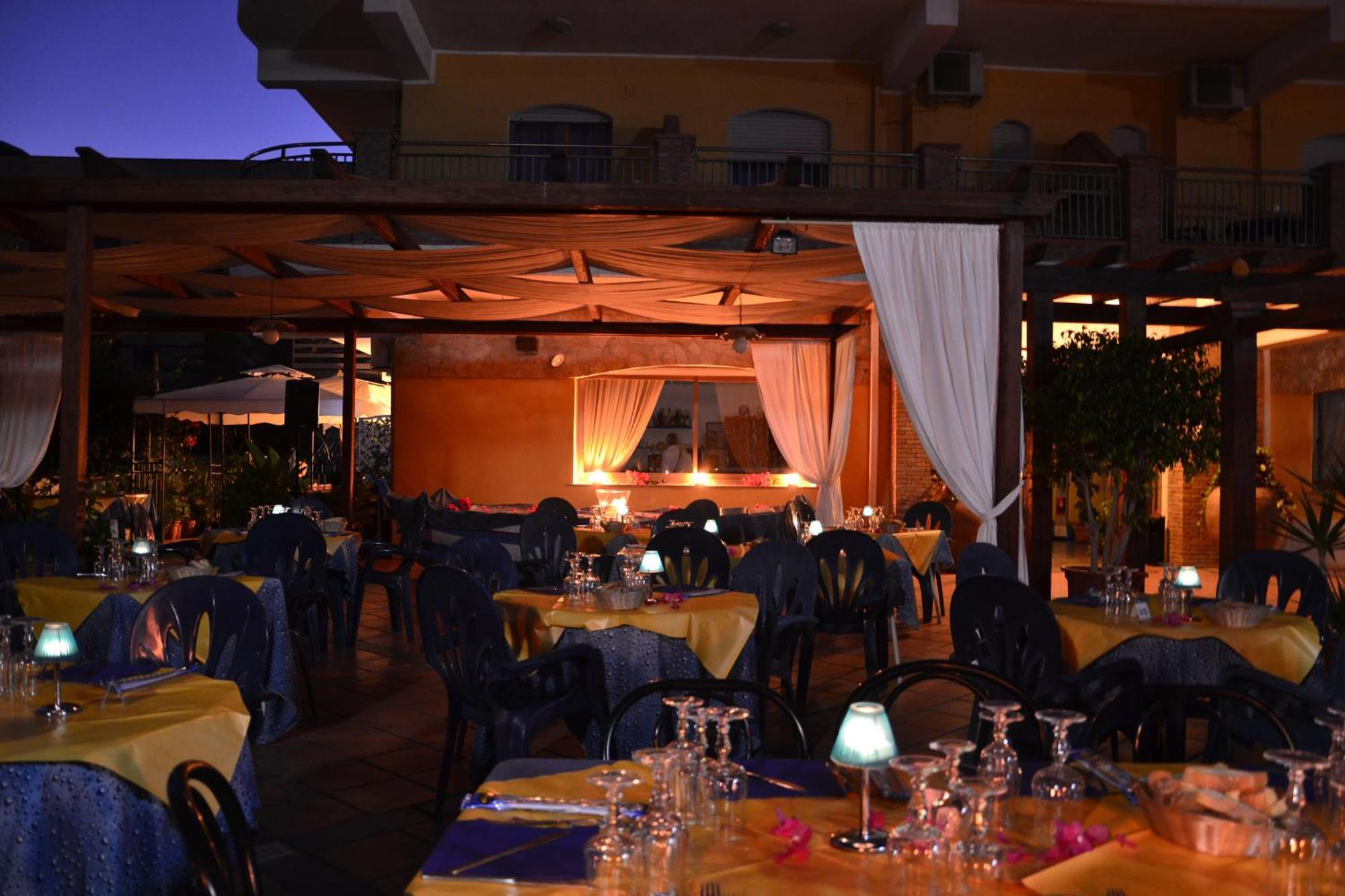 Hotel Solemar SantʼAlessio Siculo Exterior foto